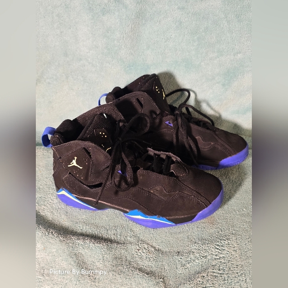 Jordan True Flight Basketball Shoes - Picture 2 of 7